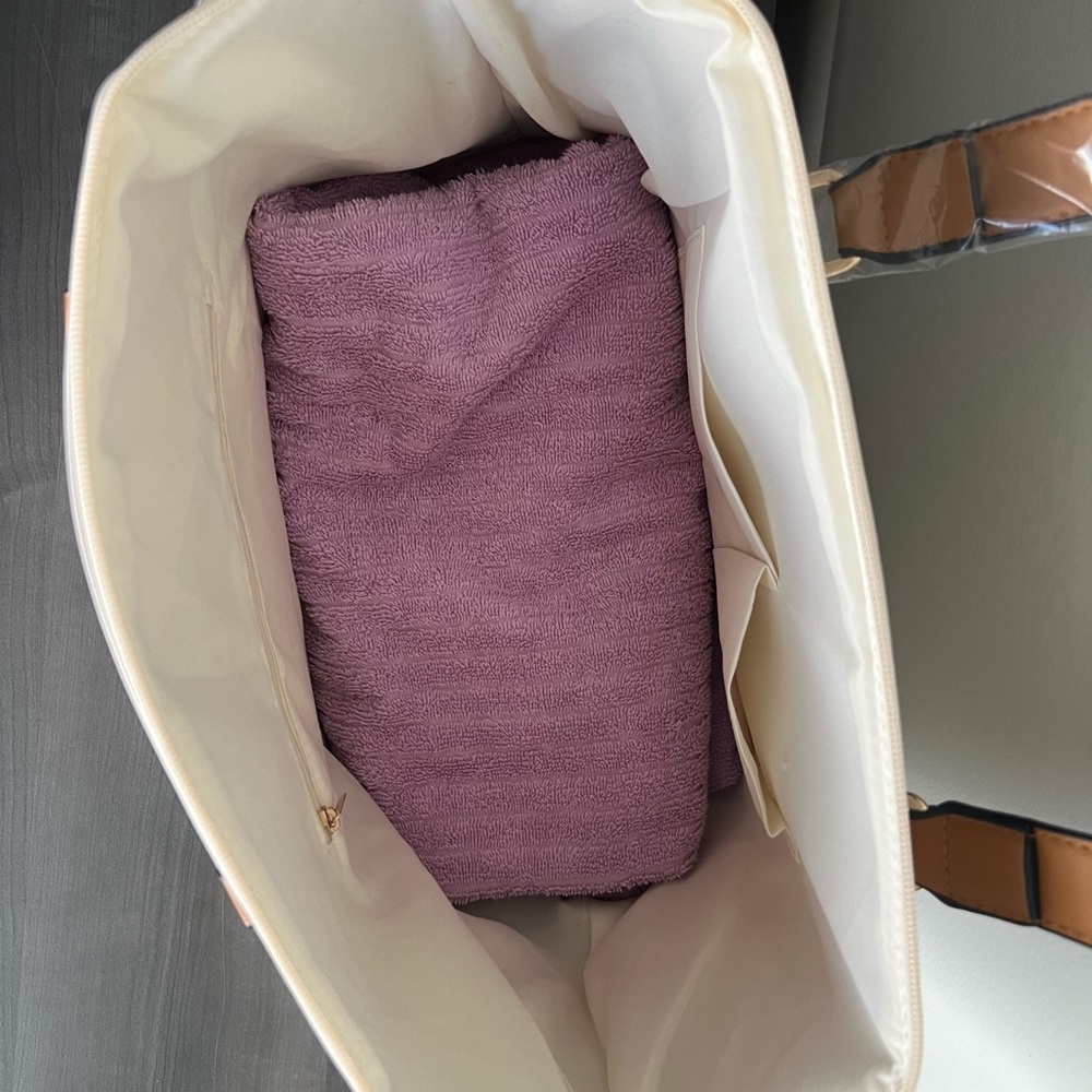 Guess White and Brown Tote Bag - Picture 2 of 4